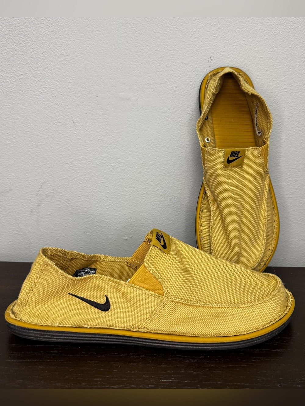 Nike Solarsoft Grillroom Slip On Shoes Men's 10 Gold Tan Black Canvas 599417-700